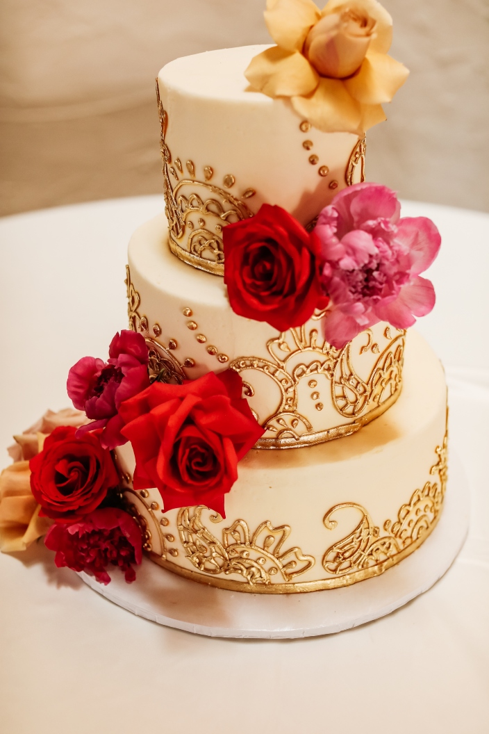 austin-woman-raeka-panda-wedding-cake