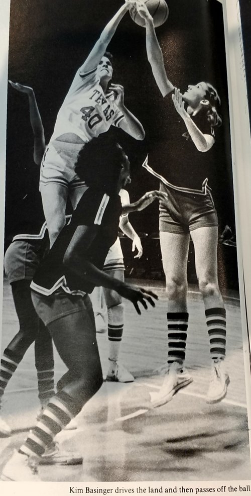 austin-woman-ut-womens-basketball-1978-title-ix