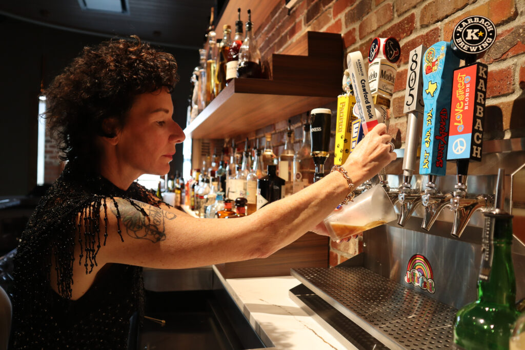 Bridget Dunlap pouring a pint of beer at the Lustre Pear bard.